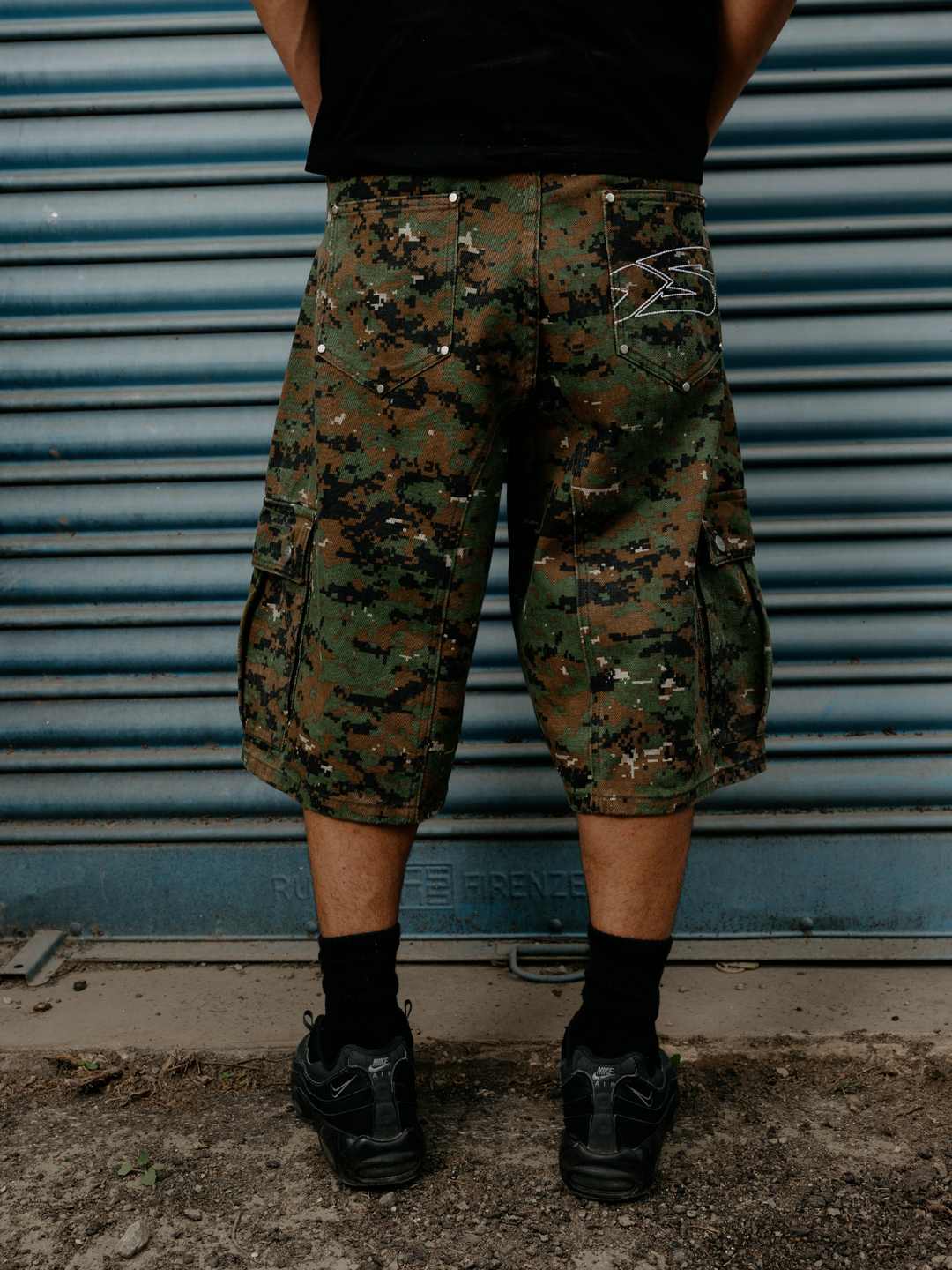 OVER5IZE "pixel" DIGITAL CAMO JORTS GREEN