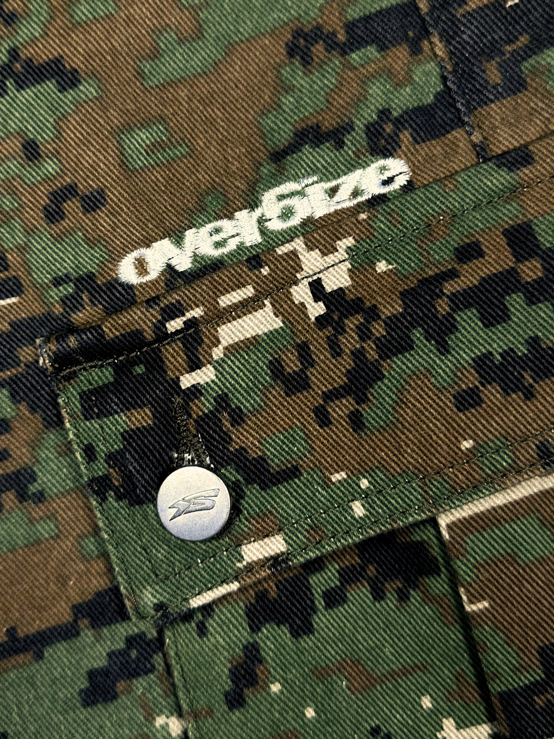 OVER5IZE "pixel" DIGITAL CAMO JORTS GREEN