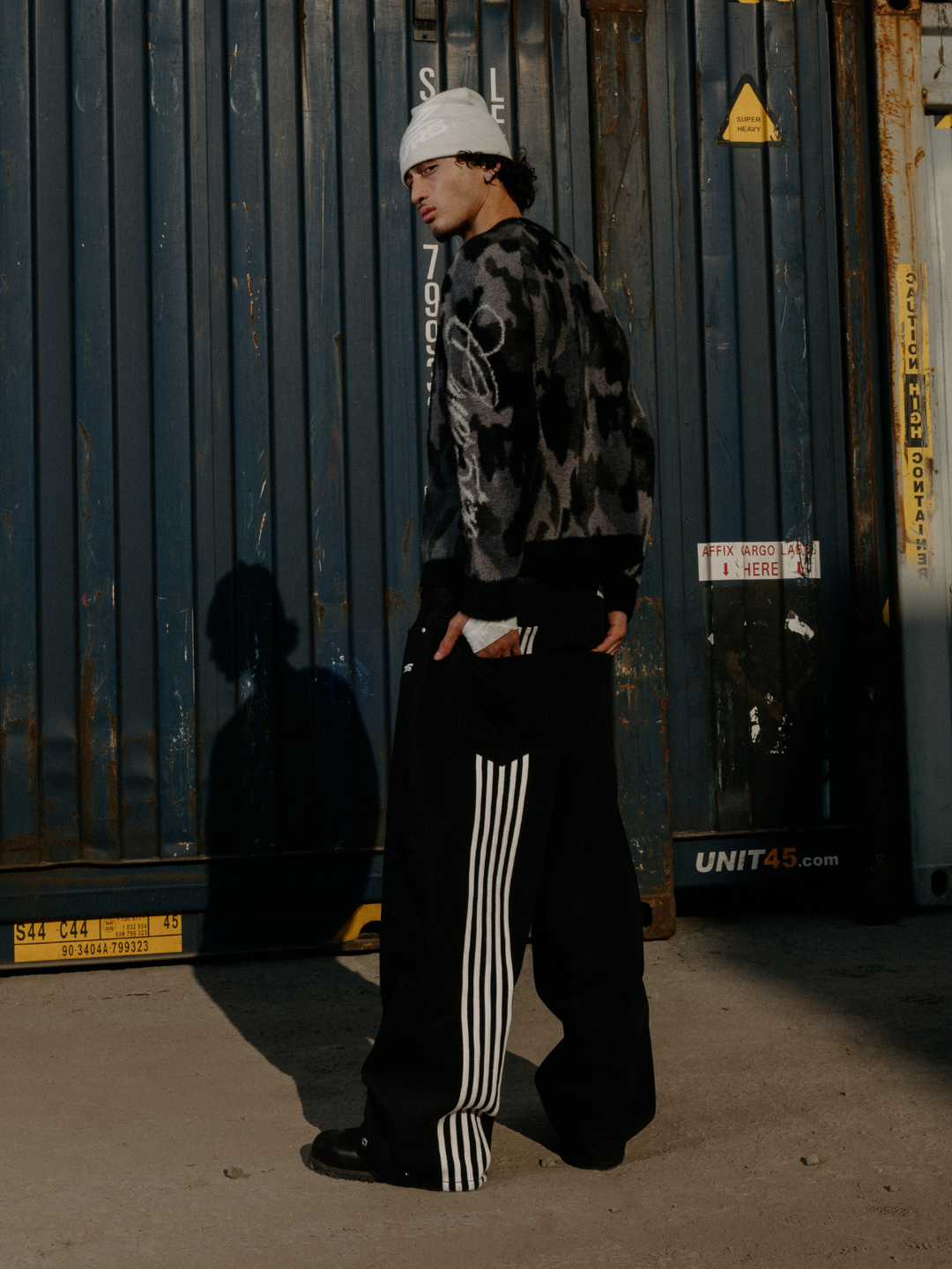 OVER5IZE “stripy” DUAL FIT JEANS BLACK
