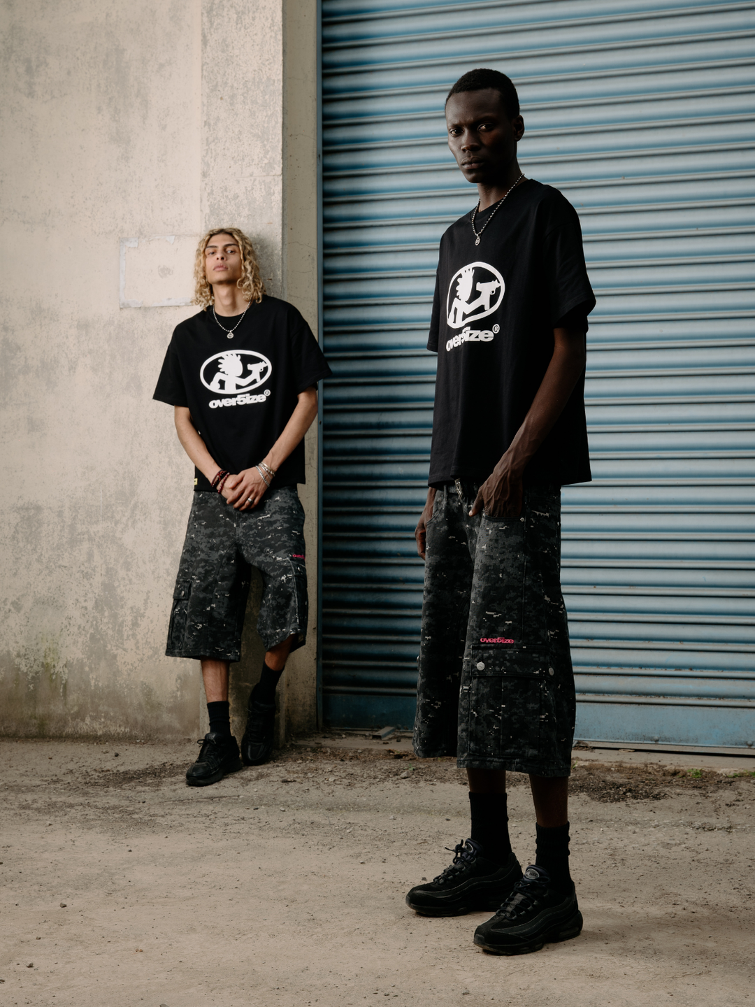 OVER5IZE "step" TEE BLACK