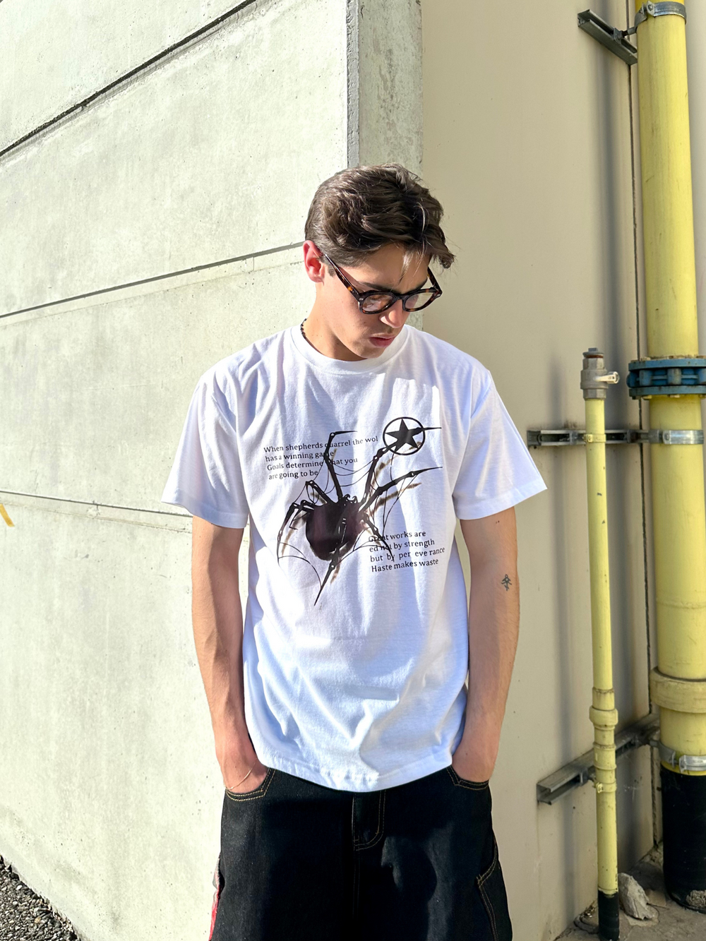 OVER5IZE "numb" TEE WHITE