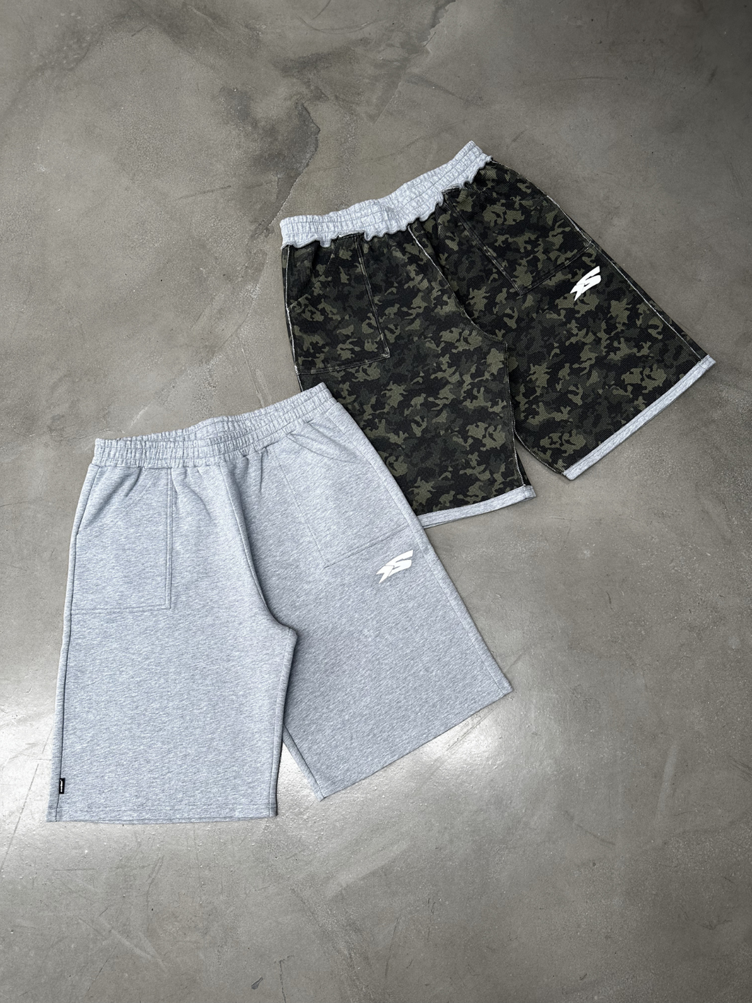 OVER5IZE "rookie" REVERSIBLE JORTS GREY
