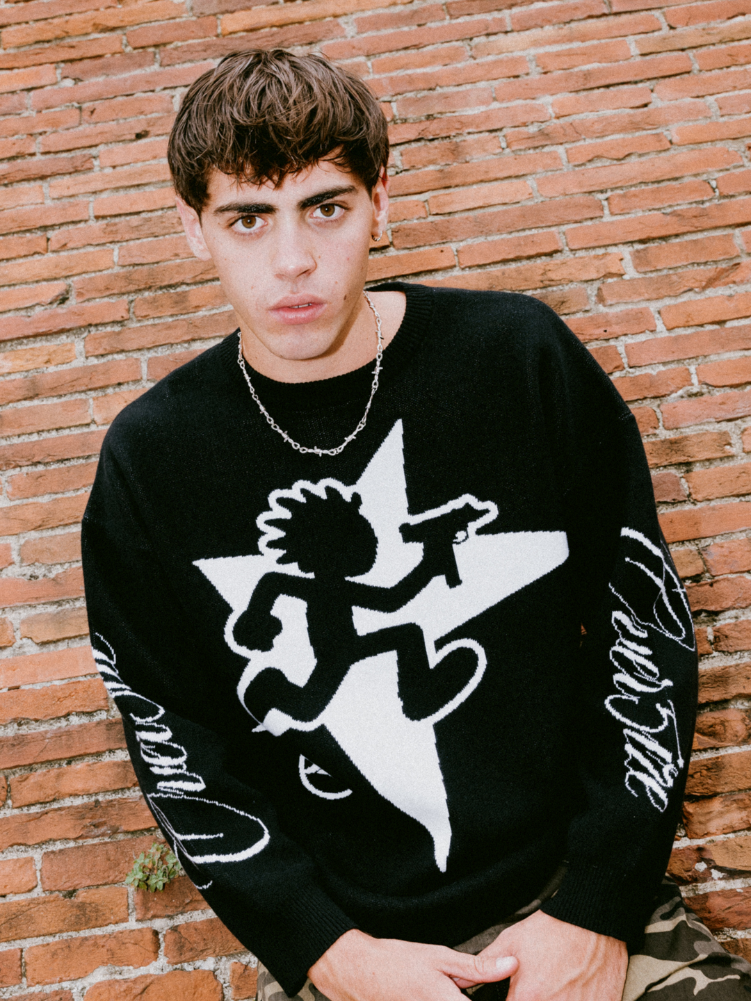 OVER5IZE "uzi" SWEATER BLACK