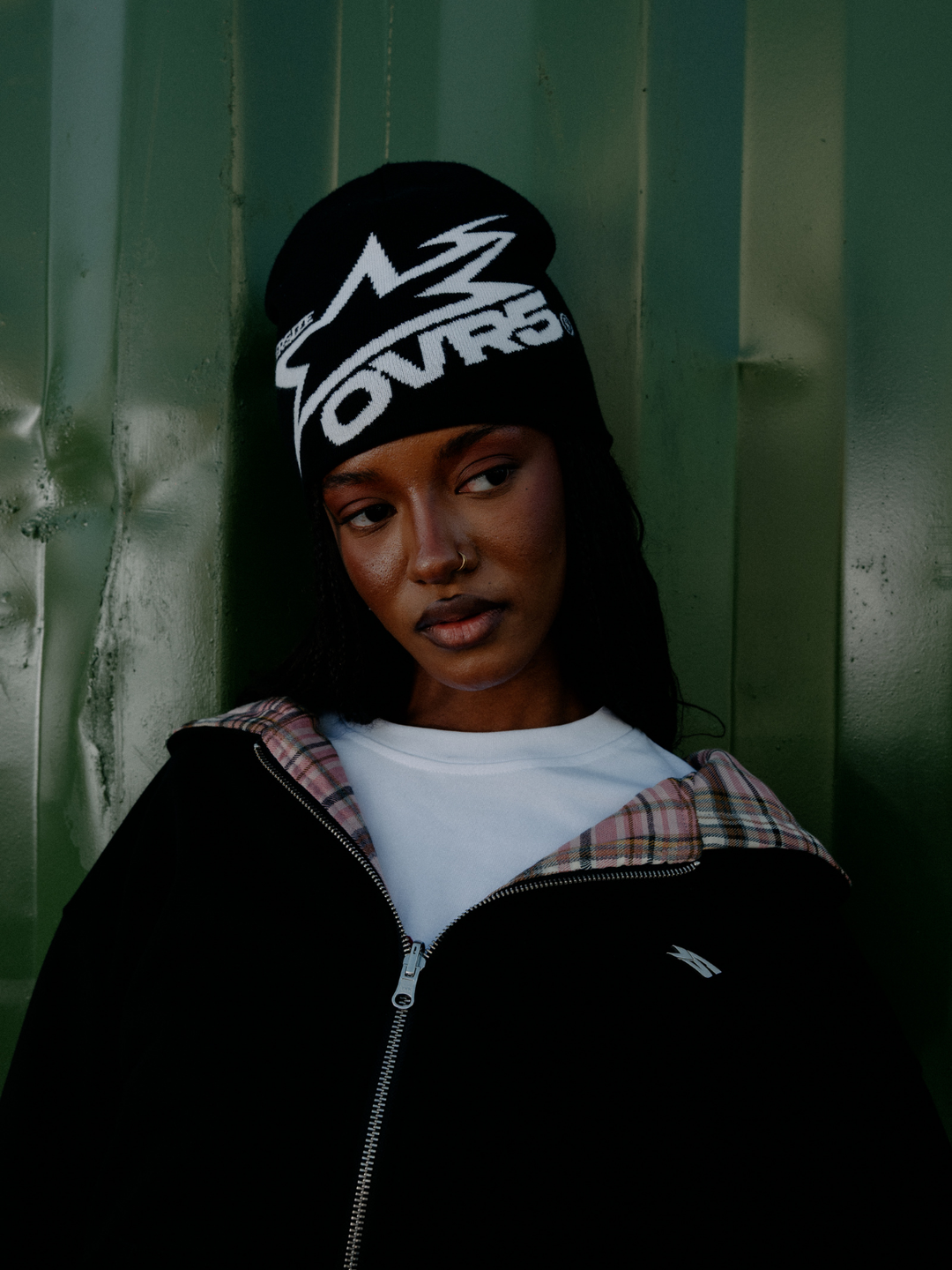 OVER5IZE "star" BEANIE BLACK & WHITE