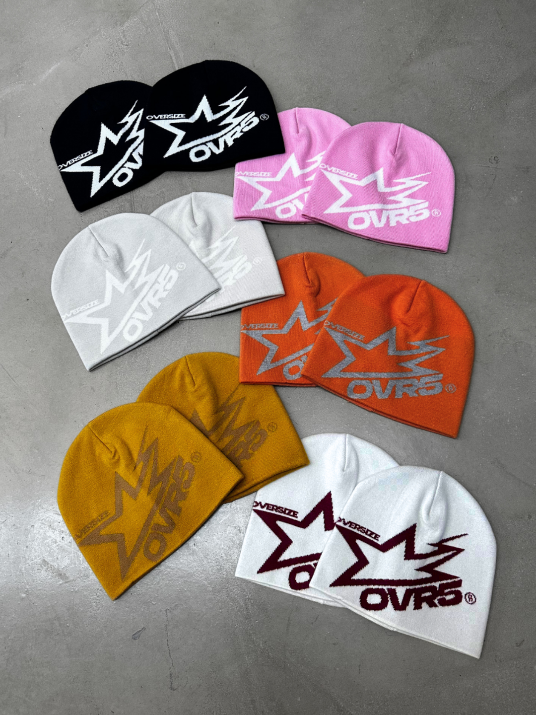 OVER5IZE "star" BEANIE BLACK & WHITE
