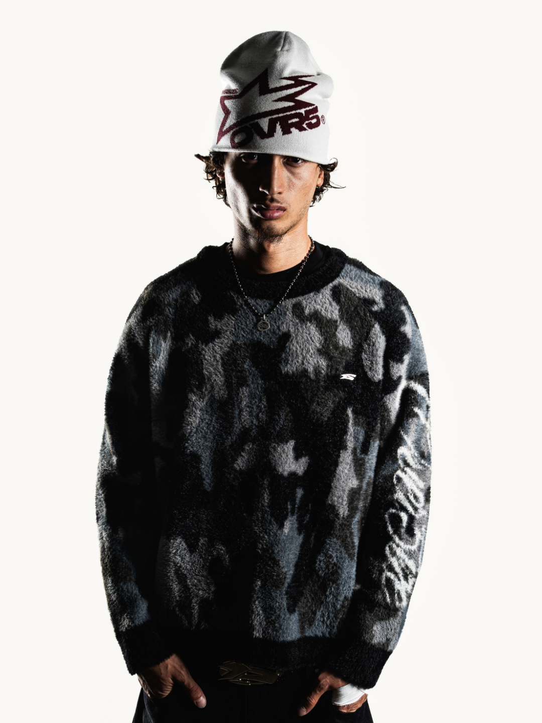 OVER5IZE "star" BEANIE WHITE & BORDEAUX