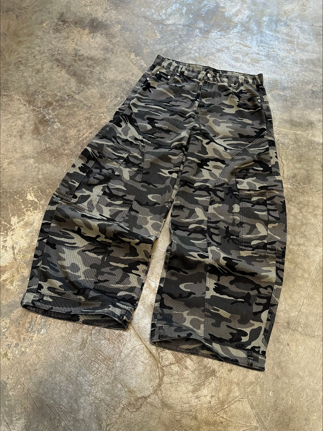 OVER5IZE "timber" CAMO JEANS