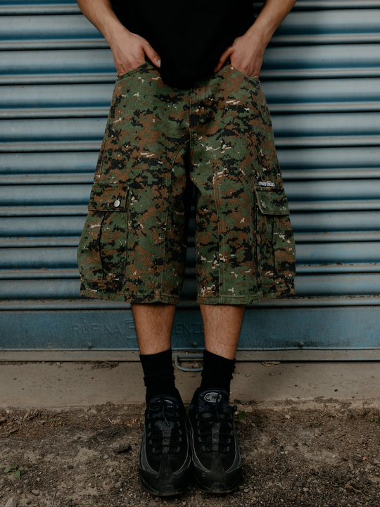 OVER5IZE "pixel" DIGITAL CAMO JORTS GREEN